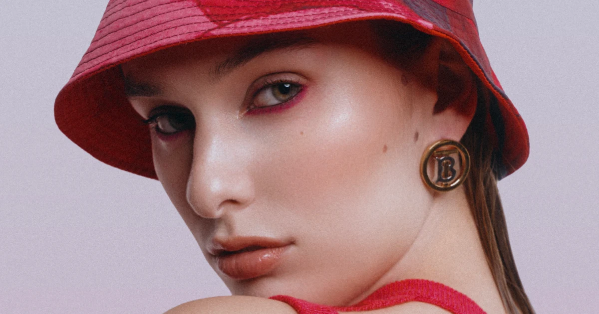 Yalangoch yigitlarning külotsiz fotosuratlari