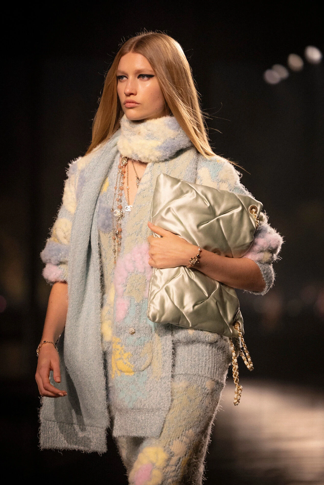 Chanel demonstrates Pre-Fall 2025 collection | ELLE UZ