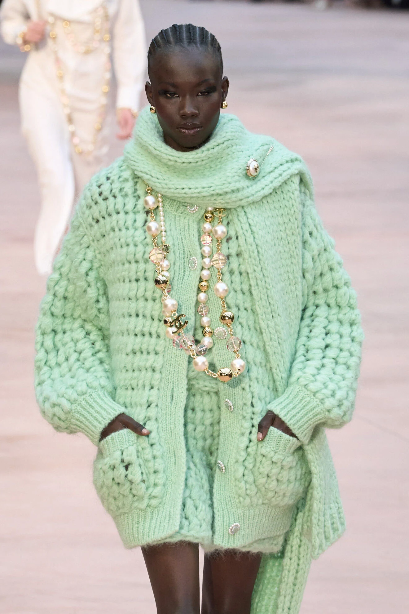 【２カラー】CHANEL2024/25秋冬コレクション ストライプマフラー 2カラー】CHANEL2024/25秋冬コレクション ストライプマフラー