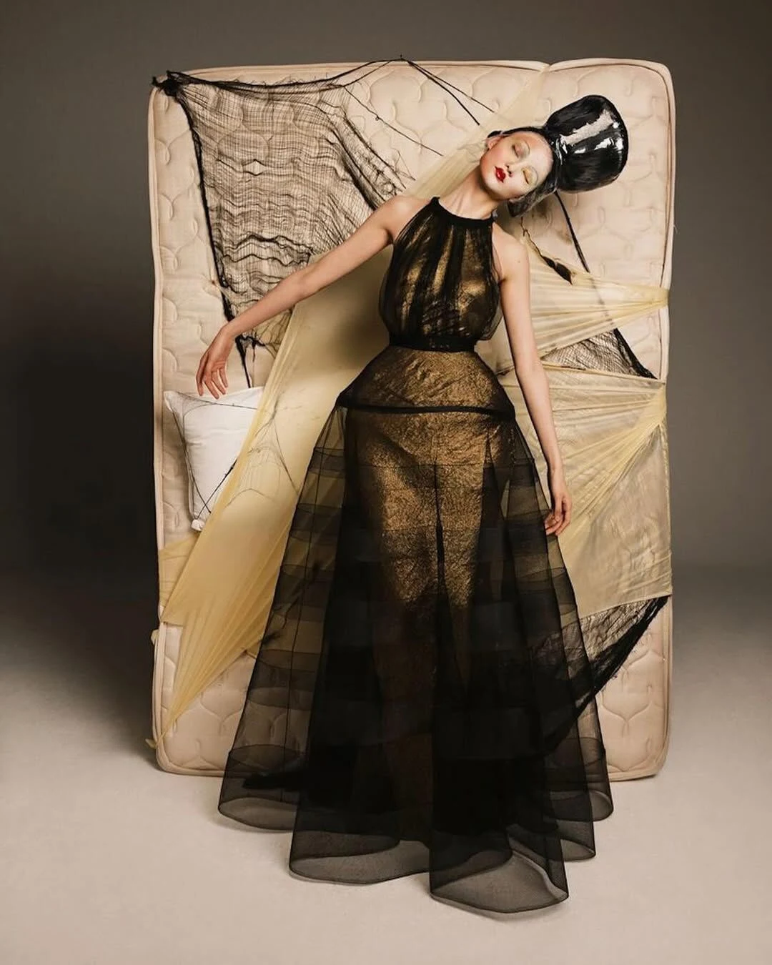 How Galliano reclaimed his genius at Maison Margiela? | ELLE UZ