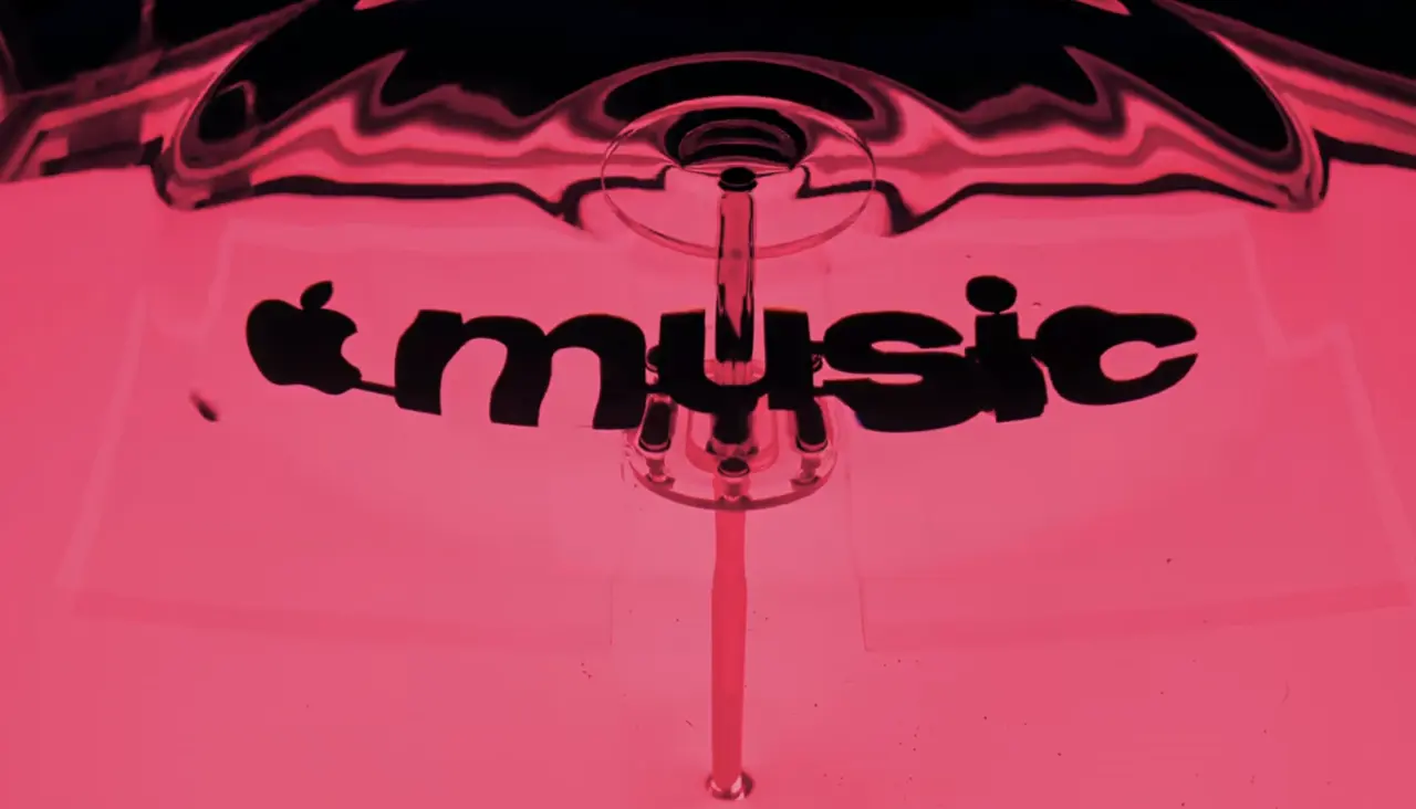 Новая айдентика Apple Music в розовом цвете