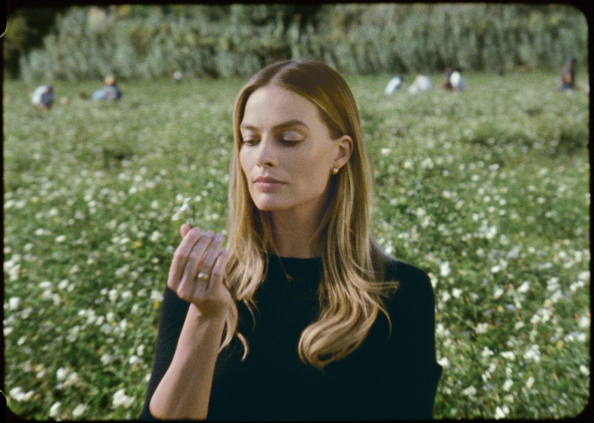 Margot Robbie. © CHANEL