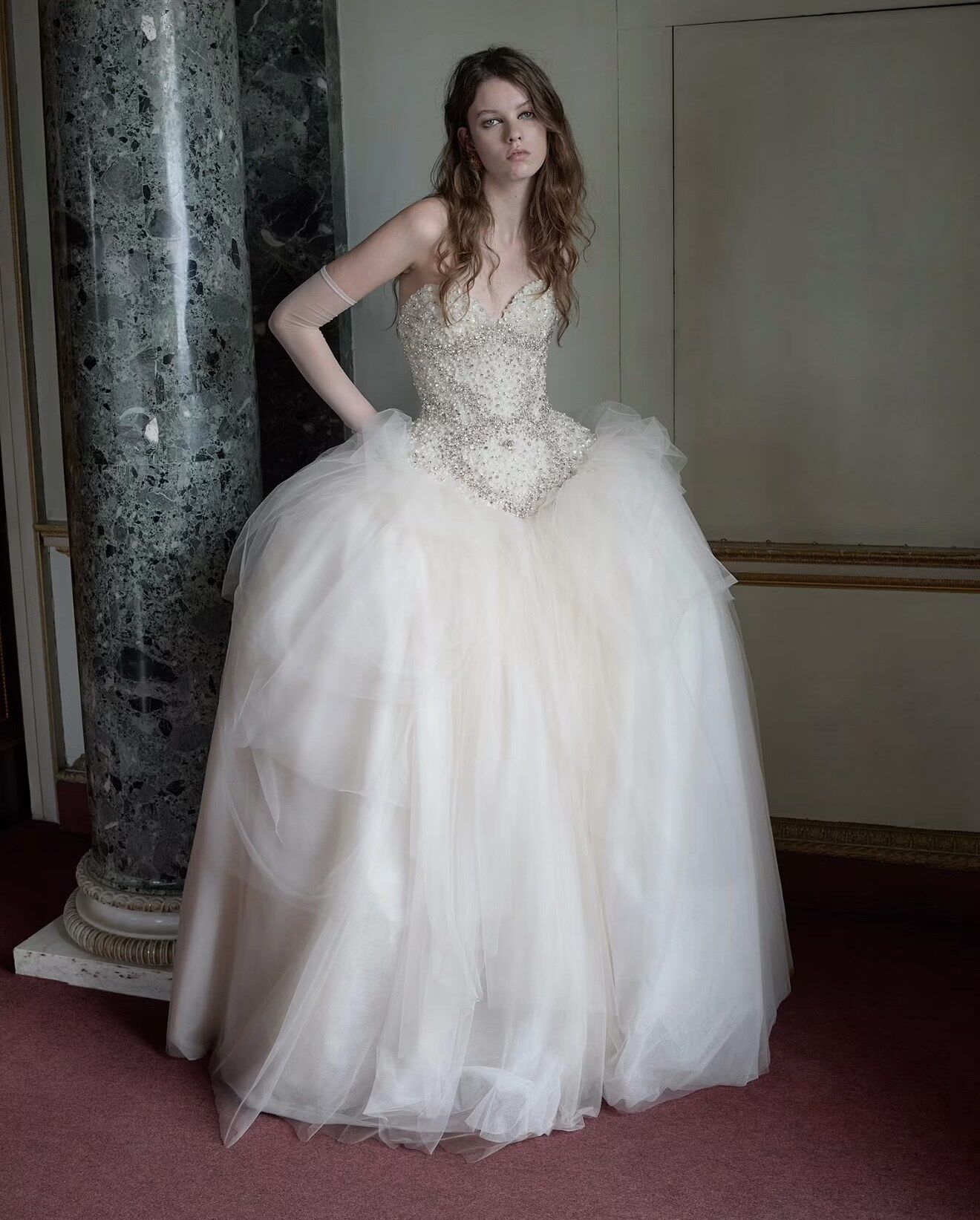 Vivienne Westwood Bridal 2027: Bezakli korset va hajmdor tyul etak