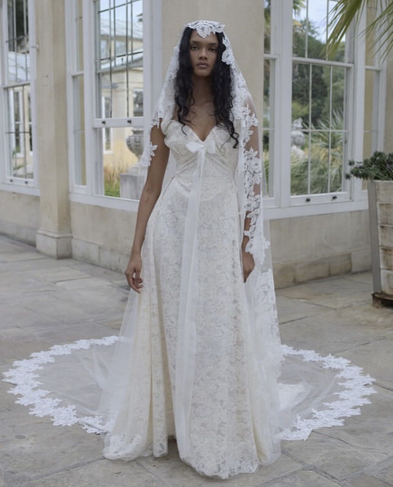 Vivienne Westwood Bridal 2027: Uzun fatali to‘r libos